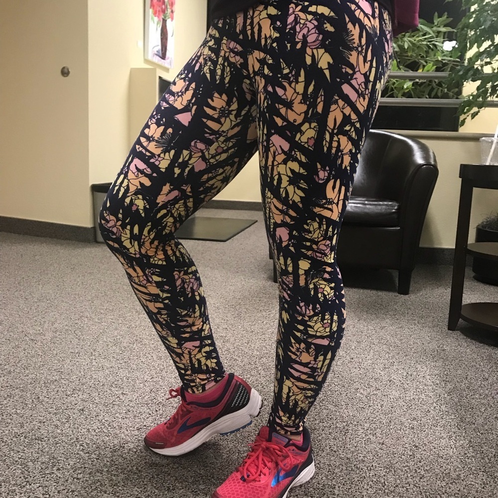 Lularoe falling leaves leggings.